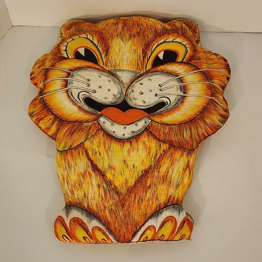 Vintage MCM Richard The Lion Printed Pillow.